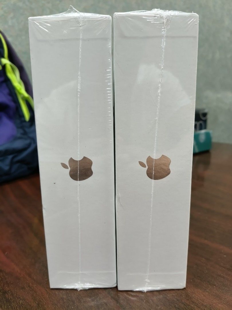 Apple AIRPODS max! HK Variant! (Category: Headphones & Headsets) located in Manila. Submitted by shivaparwa77744 (Listing ID 1350101198, Image 3). Description: brand new! airpods max! sealed! pm for fast transaction.