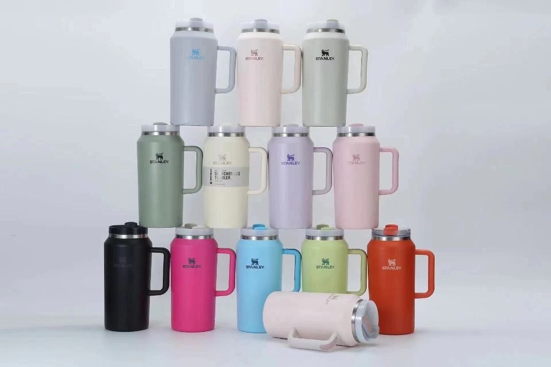 [Authentic]The Stanley Quencher H2.0 FlowState™ Tumbler | 64 OZ The Quencher H2.0 1.9ml (Category: Water Bottles & Tumblers) located in Singapore. Submitted by paperplaneshop_ (Listing ID 1350215396, Image 3). Description: DM for information and ordering. 18/8 Recycled stainless steel; naturally BPA-free Double-wall vacuum insulation FlowState™ screw-on 3-position lid Lid disassembles for deep cleaning Reusable straw Dishwasher safe -------------