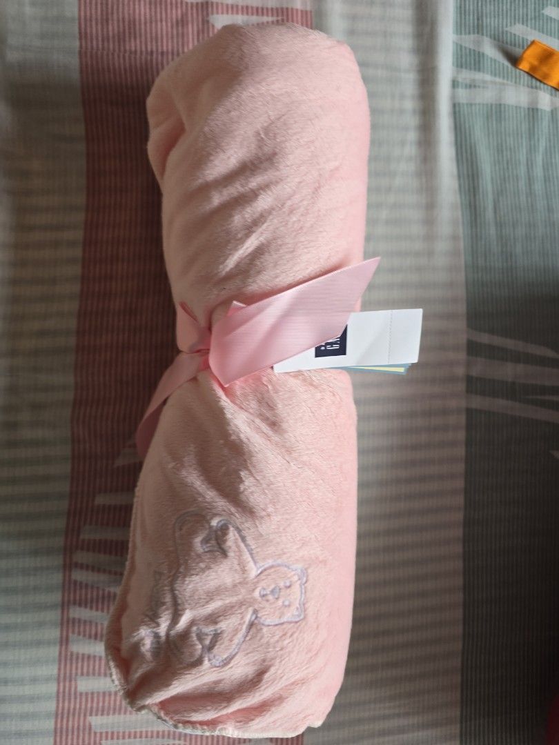Baby Gap Blanket (Category: Other Baby Bathing & Changing Needs) located in Manila. Submitted by xaj190567069 (Listing ID 1350079369, Image 1). Description: given as gift orig prices is 2900 yen around 1k pesos decluterring pickup bgc or sucat.