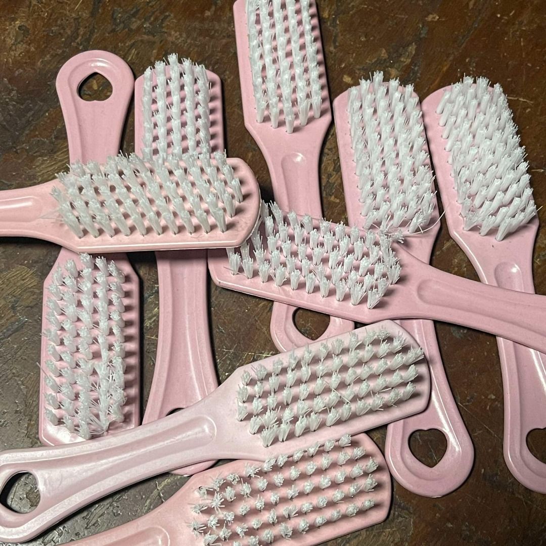 Basic Small Pink Cleaning Hard Bristle Brush (Category: Hair) located in Pateros City. Submitted by earthissoft (Listing ID 1350214046, Image 1). Description: .