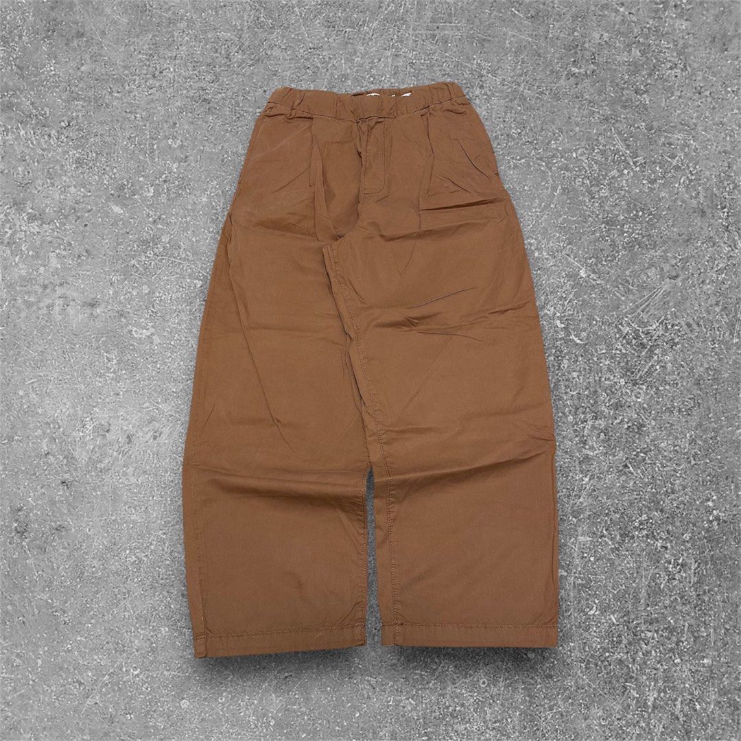 BERSHKA's Copper Brown Extra Wide Pants (Category: Trousers) located in San Pedro. Submitted by karluash (Listing ID 1350184570, Image 1). Description: Waist: 28 inches Length: 40 inches Leg Opening: 9.8 inches (almost 10 inches) Flaws: none (like-new condition).