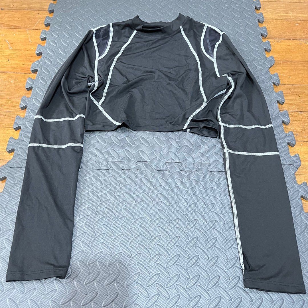 Black Long Sleeve Shein Workout Set 11 (Category: Activewear) located in Pasig City. Submitted by annaagra (Listing ID 1350133786, Image 3). Description: Black Long Sleeve Workout Set #11 -sold as set (long sleeve crop top & leggings) -size medium -used once or twice for youtube workout video -no padding -pm me for more photos -location: Pasig -buyer will shoulder delivery fee .