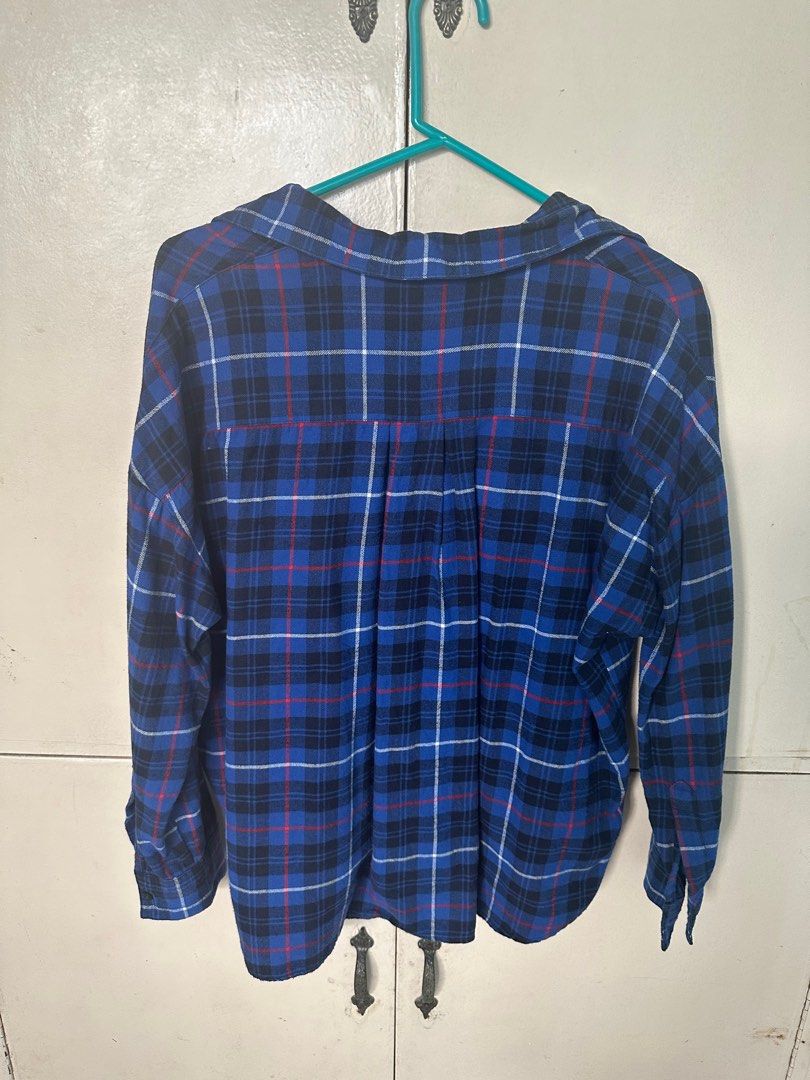 Blue Oversized Checkered Longsleeves (Category: Longsleeves) located in Mandaluyong City. Submitted by msafer (Listing ID 1350175941, Image 2). Description: .