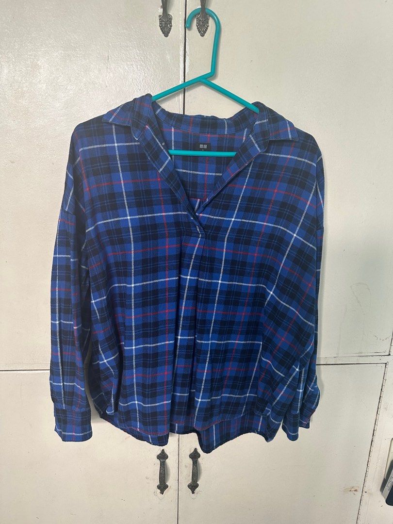 Blue Oversized Checkered Longsleeves (Category: Longsleeves) located in Mandaluyong City. Submitted by msafer (Listing ID 1350175941, Image 1). Description: .
