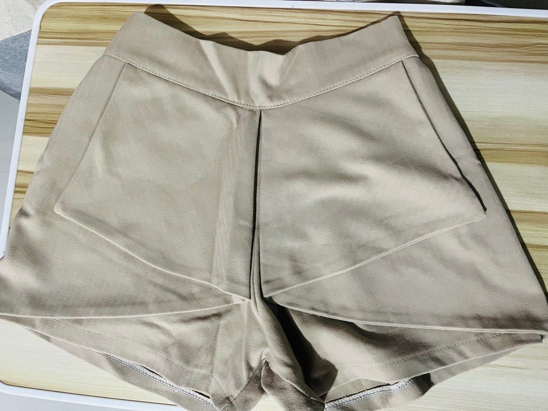 Brown skorts (Category: Other Bottoms) located in Taguig. Submitted by declutteringann (Listing ID 1350085001, Image 1). Description: .