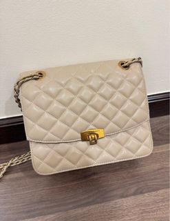 (Category: ) located in . Submitted by preloved_lelemon (Listing ID 1350088132, Image 1). Description: .