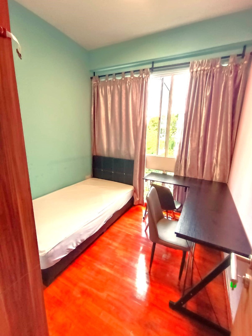 (Category: ) located in . Submitted by your_rental_specialist (Listing ID 1350101227, Image 1). Description: .