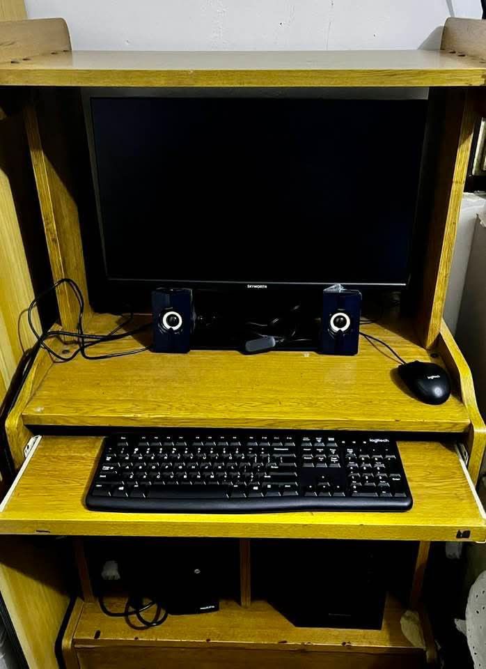 Computer Set w/ table and chair (Corei5 4thgen) (Category: Desktops) located in Manila. Submitted by zdb1applie76072 (Listing ID 1350132379, Image 3). Description: Computer Set (Desktop) w/ 24" monitor w/ mini speaker w/ keyboard and mouse w/ mouse pad w/ table Only for Php 10,500.00 Free delivery around San Pedro, Laguna Slightly used(As in 6months only) Specifications: ✅Processor AMD Ryzen 5 4600G with Radeon Graphics ✅Number of cores: 5 ✅Insta