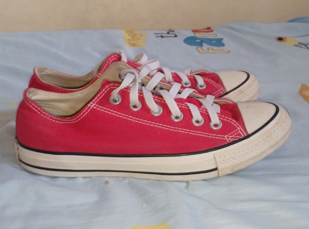 Converse All Star Red (men/women) (Category: Casual Shoes) located in Baras. Submitted by yssaichea (Listing ID 1350125817, Image 3). Description: 👟 Unisex Converse All Star ✅ sizes: UK 7, EURO 40 ✅ Lightly used ✅ Need wash.