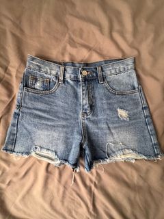 (Category: ) located in . Submitted by lovestringph (Listing ID 1350102567, Image 1). Description: .