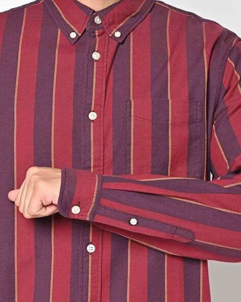 GAP Classic Oxford Shirt (Category: Tshirts & Polo Shirts ) located in Quezon City. Submitted by cmsc1996 (Listing ID 1350114082, Image 1). Description: Size: Medium Shipping to be shouldered by the buyer.
