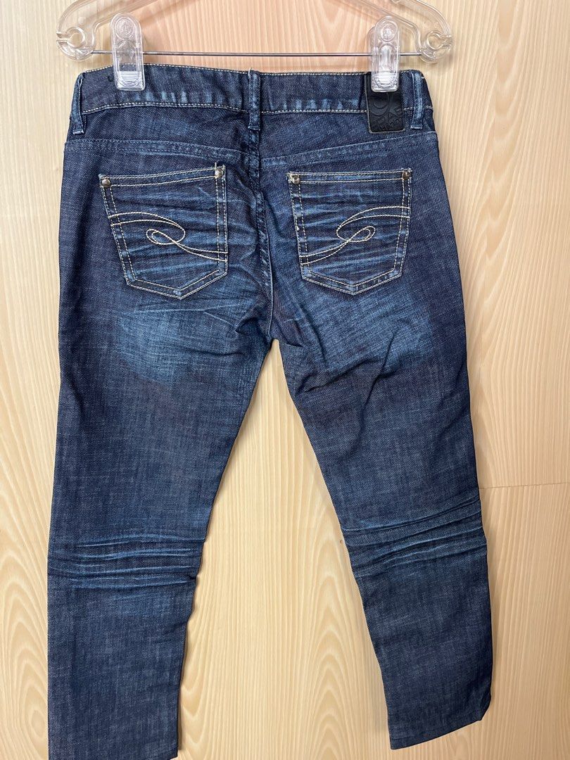 GRAB denim (Category: Jeans) located in Pasig City. Submitted by gjoconcepcion (Listing ID 1350102081, Image 2). Description: GRAB denim/pantalon. Low waist. Ganda ng kulay. Adjusted na ang length to my height. Hindi na kasya. bihira ko ito isuot pang malling lang. Nakatambak na lang kaseh di na kasya..