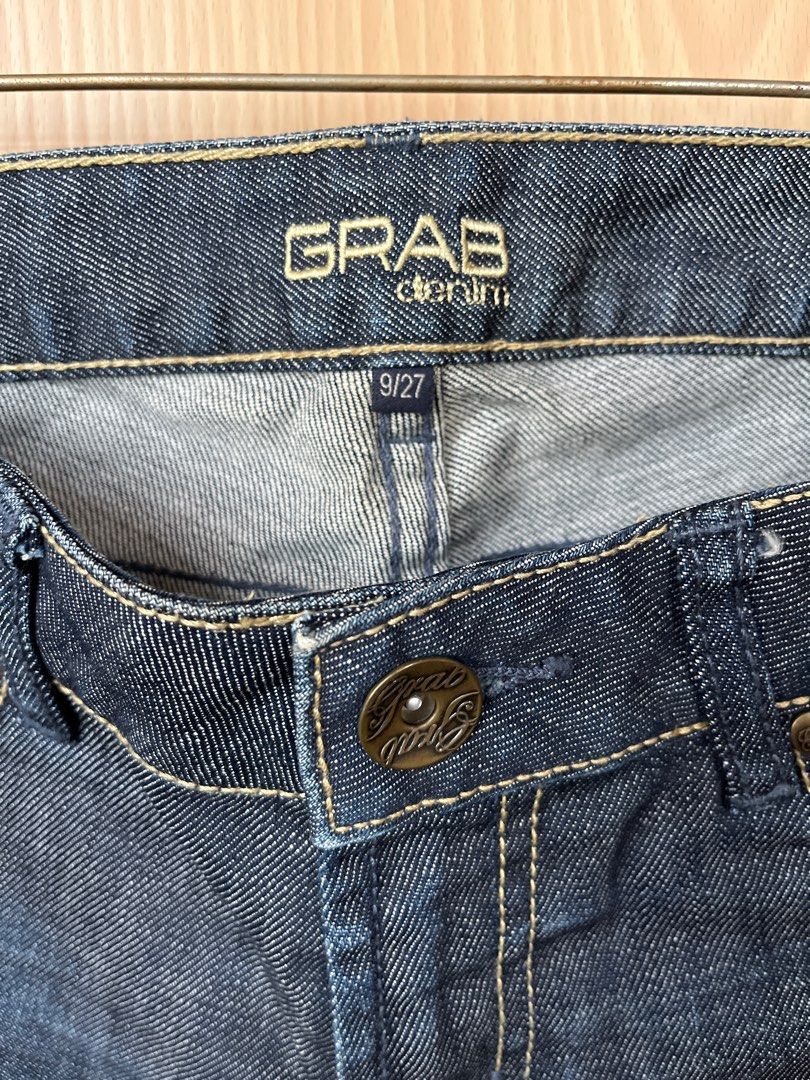GRAB denim (Category: Jeans) located in Pasig City. Submitted by gjoconcepcion (Listing ID 1350102081, Image 3). Description: GRAB denim/pantalon. Low waist. Ganda ng kulay. Adjusted na ang length to my height. Hindi na kasya. bihira ko ito isuot pang malling lang. Nakatambak na lang kaseh di na kasya..