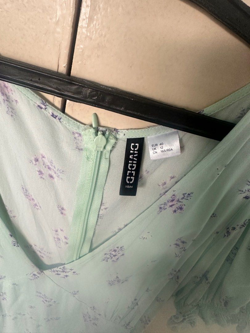 H&M Floral Dress (Category: Dresses) located in Mandaluyong City. Submitted by msafer (Listing ID 1350176462, Image 3). Description: .