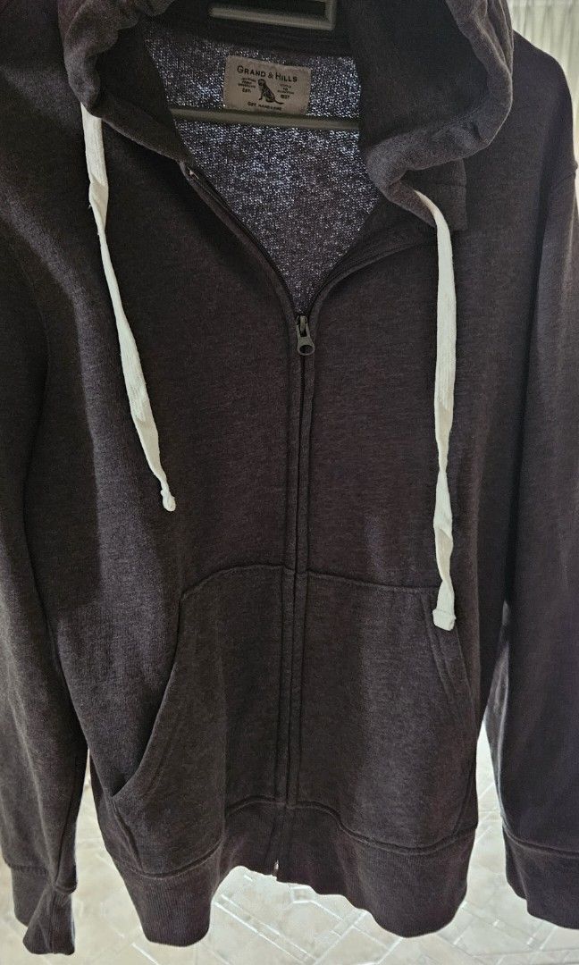 Jacket (Category: Coats, Jackets and Outerwear) located in Singapore. Submitted by jay_16 (Listing ID 1350193764, Image 4). Description: S Sizing Quite new,wore few times only (3~4 times).
