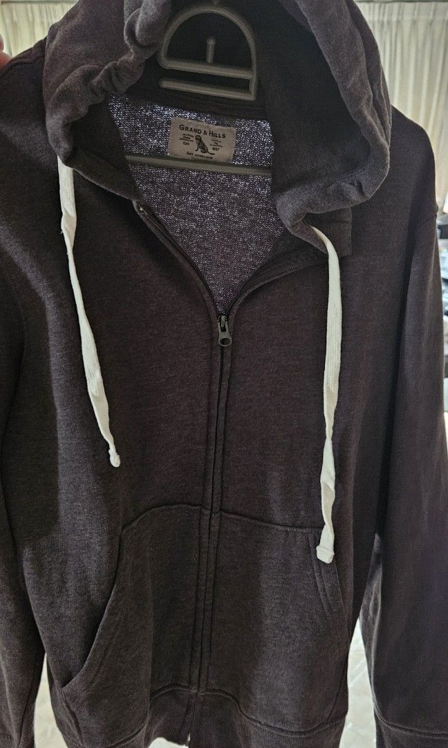 Jacket (Category: Coats, Jackets and Outerwear) located in Singapore. Submitted by jay_16 (Listing ID 1350193764, Image 5). Description: S Sizing Quite new,wore few times only (3~4 times).