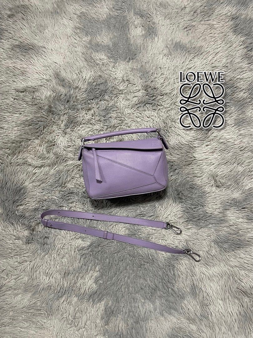 LOEWE Puzzle Light Purple Crossbody Shoulder (Category: Luxury Bags & Wallets) located in Bauang. Submitted by thriftypockets92 (Listing ID 1350150564, Image 1). Description: Ganda in actual Made in Spain Coded ykk zips.