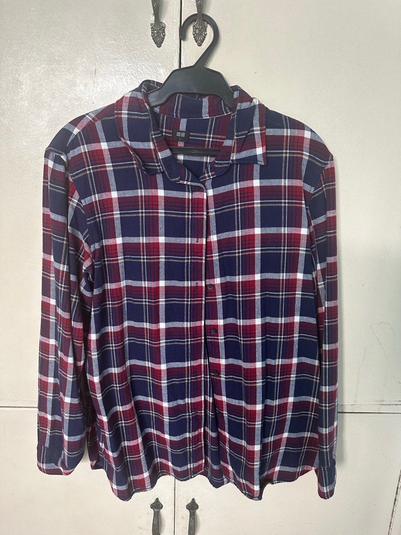 Maroon checkered button down (Category: Longsleeves) located in Mandaluyong City. Submitted by msafer (Listing ID 1350175807, Image 1). Description: .