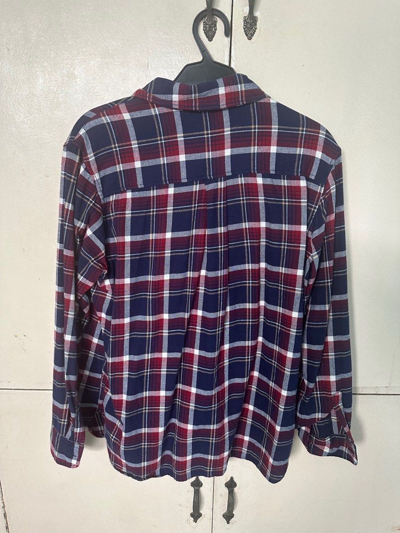 Maroon checkered button down (Category: Longsleeves) located in Mandaluyong City. Submitted by msafer (Listing ID 1350175807, Image 2). Description: .