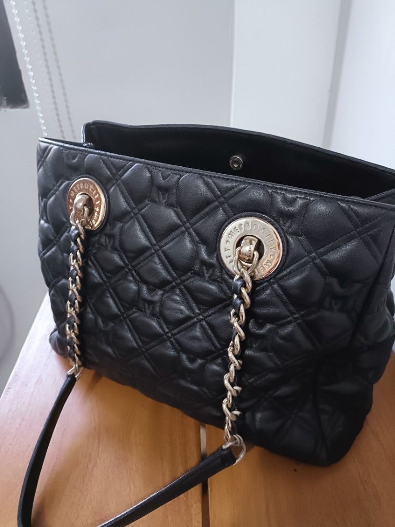 Metrocity Shoulder Bag (Category: Luxury Bags & Wallets) located in Santa Cruz. Submitted by easy_ishop168 (Listing ID 1350117026, Image 3). Description: Original Metrocity Bag.