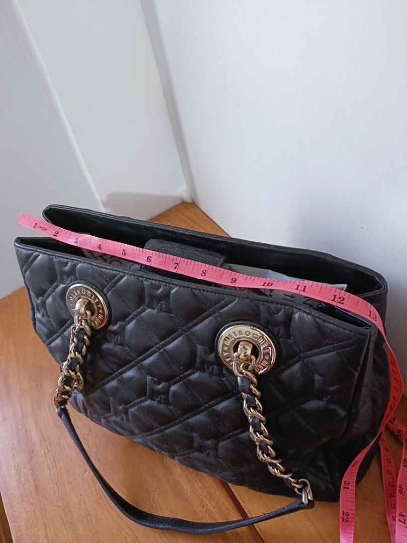 Metrocity Shoulder Bag (Category: Luxury Bags & Wallets) located in Santa Cruz. Submitted by easy_ishop168 (Listing ID 1350117026, Image 2). Description: Original Metrocity Bag.