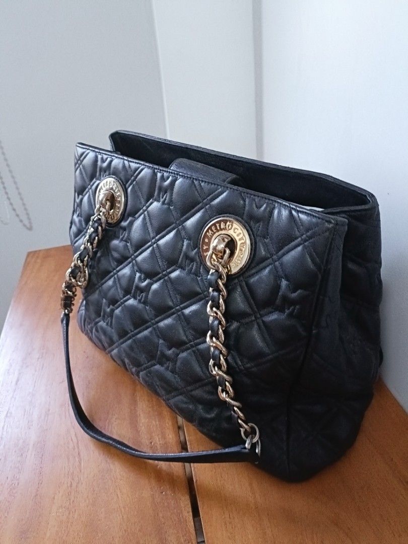 Metrocity Shoulder Bag (Category: Luxury Bags & Wallets) located in Santa Cruz. Submitted by easy_ishop168 (Listing ID 1350117026, Image 1). Description: Original Metrocity Bag.