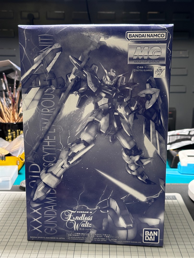 De Toyboys | Gundam Wing Master Grade Plastic Model Kit 1/100 Gundam