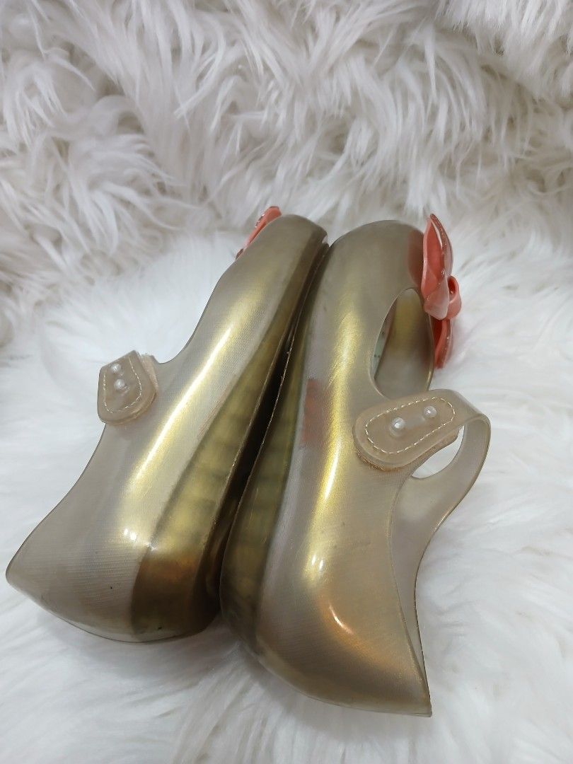 Mini Melissa Mermaid, us12 (cm18.5) (Category: Babies & Kids Fashion) located in Kidapawan. Submitted by darsarahselections (Listing ID 1350114403, Image 3). Description: Buy as is, meaning it is the buyers’ due diligence to investigate before purchasing. Items are thrifted/surplus items or as declared otherwise. No warranty, no guarantee. Thus, you understand that there’ll be no return, no exchange, and no refunds for issues as seen on photos po