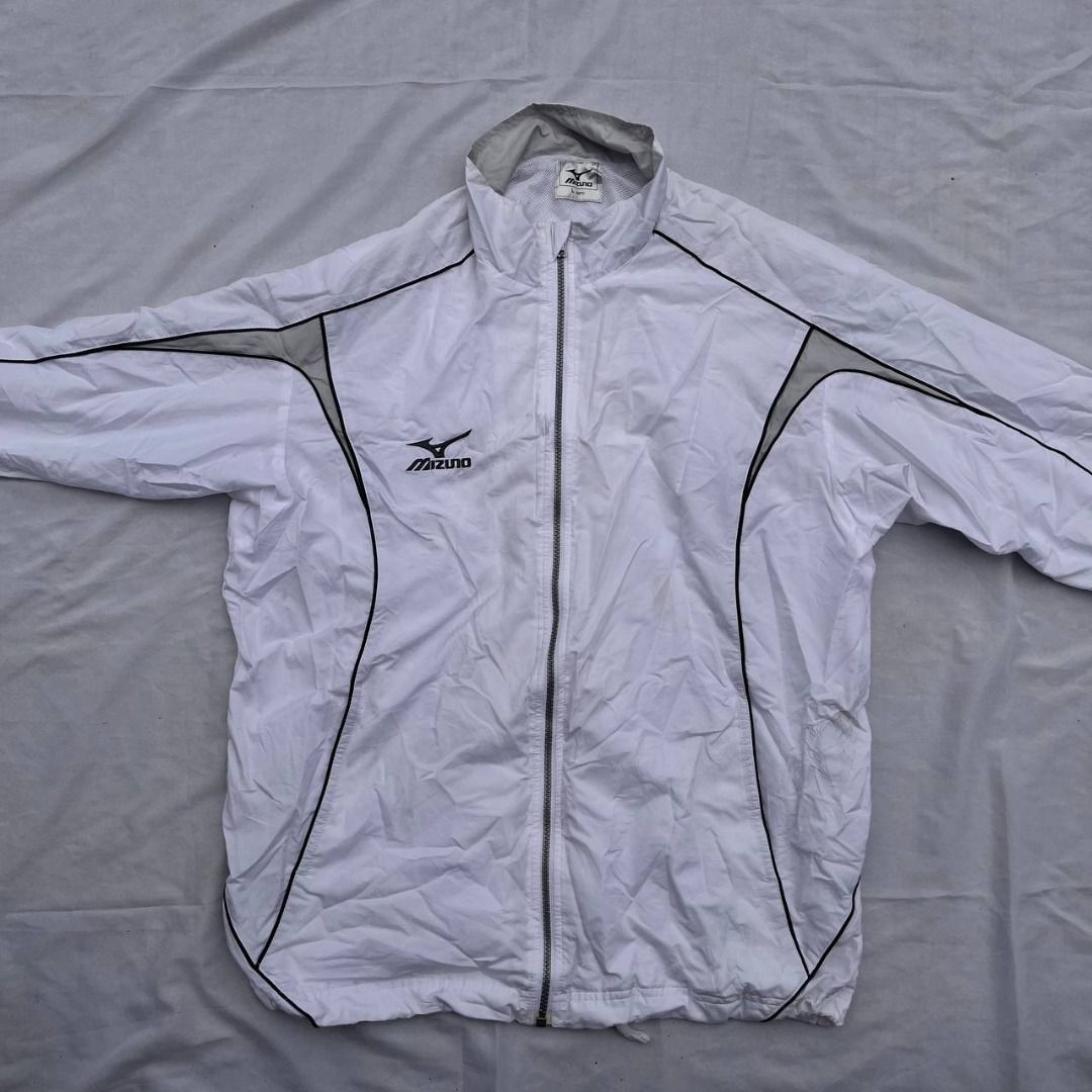 Mizuno Windbreaker Jacket (Category: Coats, Jackets and Outerwear) located in Manila. Submitted by gelodeclutterist (Listing ID 1350102639, Image 1). Description: For sale! Mizuno Windbreaker Jacket Size L W23.5” x L29” No issue Excellent Condition Can do meet-ups around Manila or ship via JNT/Lalamove 359 only + SF Take note: Color may vary due to lighting.