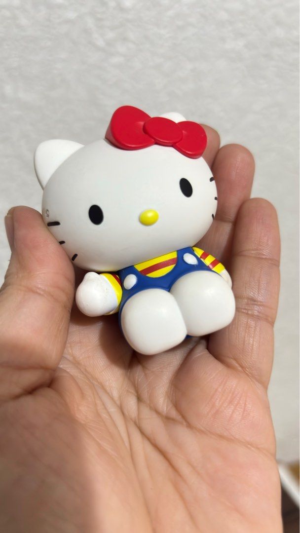 Popmart x Sanrio Hello Kitty (Category: Designer & Blind Box Toys) located in Paranaque City. Submitted by dalle_closet (Listing ID 1350079932, Image 2). Description: nice pa naman sa actual collectible.