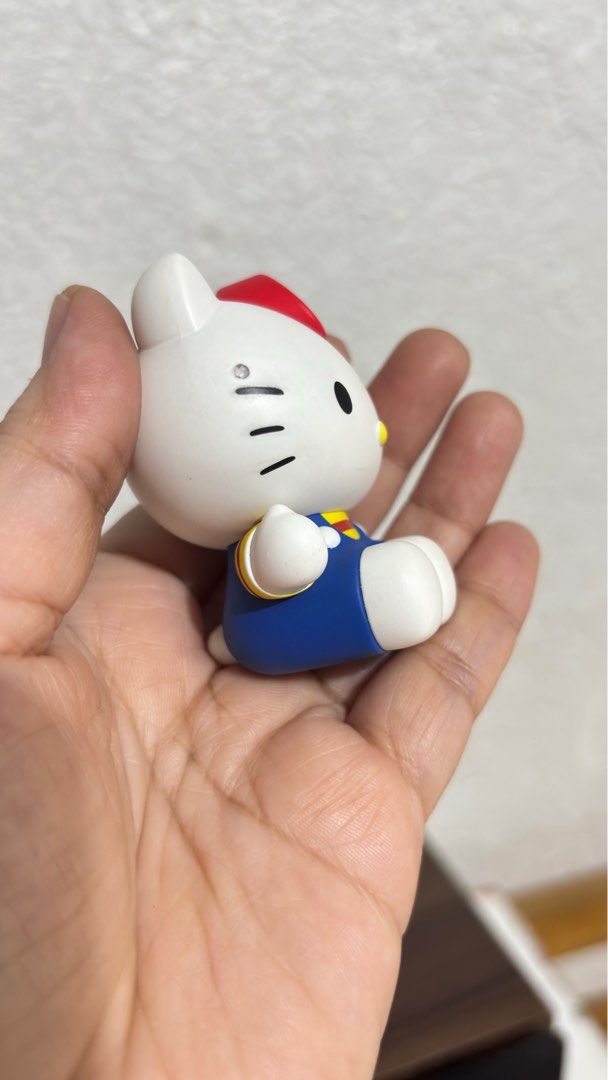 Popmart x Sanrio Hello Kitty (Category: Designer & Blind Box Toys) located in Paranaque City. Submitted by dalle_closet (Listing ID 1350079932, Image 3). Description: nice pa naman sa actual collectible.