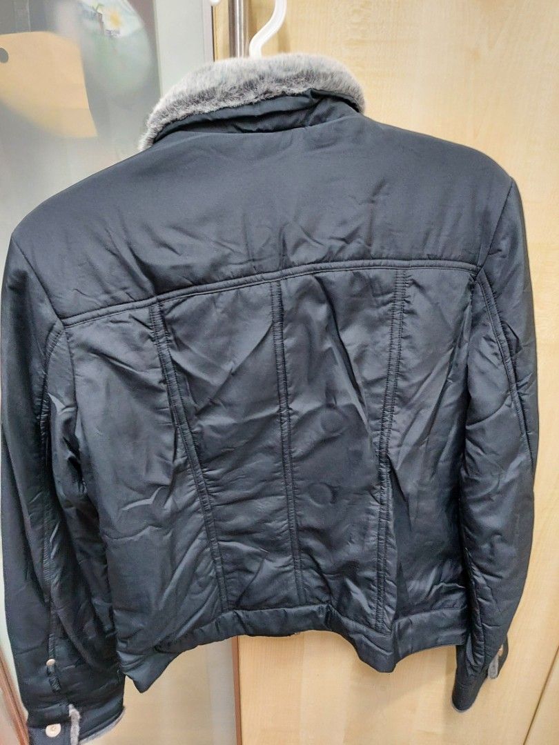 PUFFER JACKET SIZE M (Category: Coats, Jackets and Outerwear) located in Manila. Submitted by mommiedeclutter (Listing ID 1350110962, Image 2). Description: BLUE PUFFER JACKET WITH FUR TRIMMING SIZE M LIGHTLY USED RFS: DECLUTTERING.