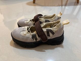 Glowny X Rockfish Weatherwear Bryn Velco Sneakers in Ivory, Women's  Fashion, Footwear, Sneakers on Carousell
