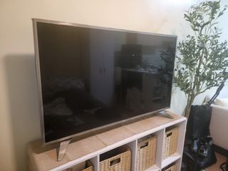 Rush Defective TV 49" inch 4K Smart TV