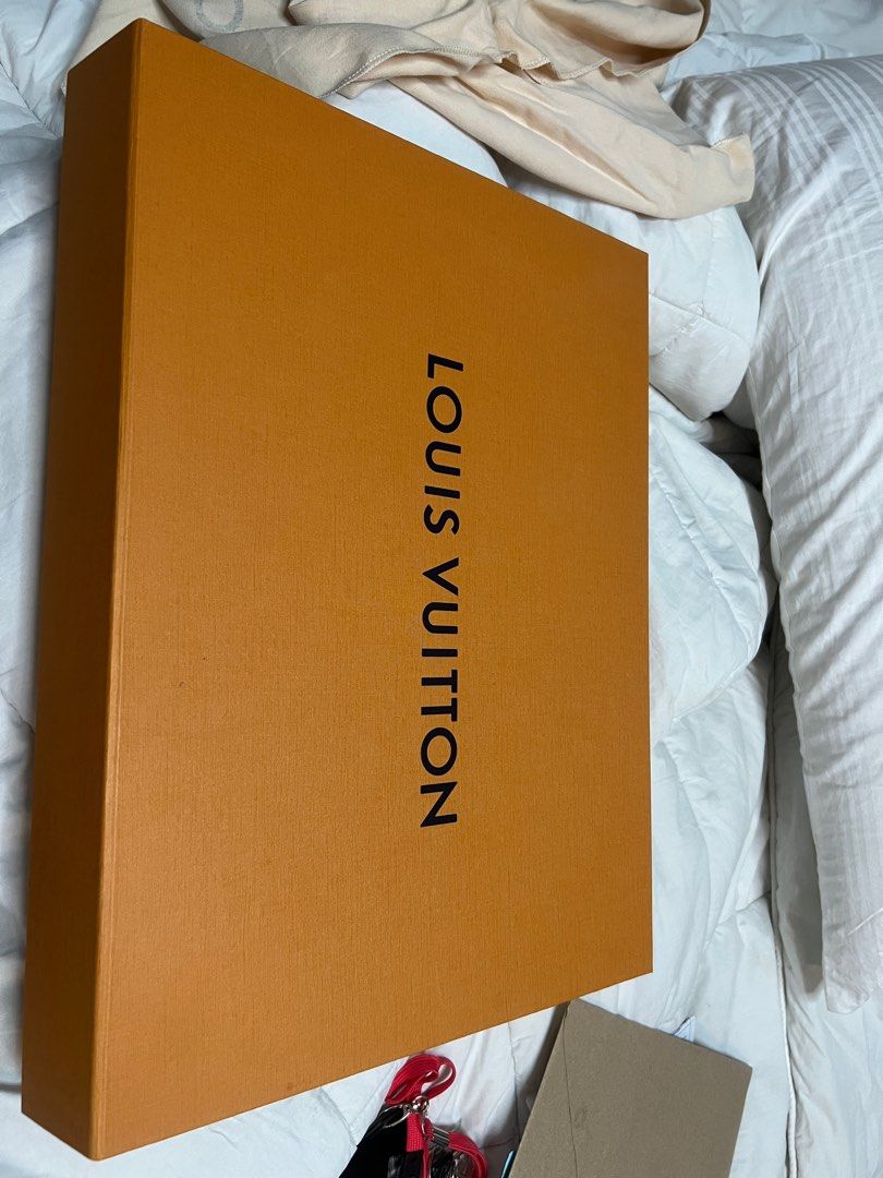 Selling LV Messenger Bag (Category: Luxury Bags & Wallets) located in Manila. Submitted by krhmahilom58981 (Listing ID 1350174926, Image 1). Description: Selling LV Messenger Bag. Used only a few times. PDV PM NM M. ECLI (M46457) I have the receipt of actual purchase. Laptop of 14 inch (36 cm) can fit right in the other compartment of the bag. But 12 inch (30.5 cm) laptop or iMac basically should fit the laptop compartment..