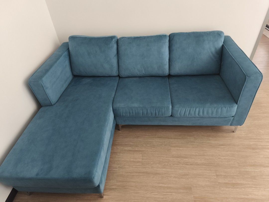 Sofas (Category: Sofas) located in Banting. Submitted by faizzulkefli143 (Listing ID 1350127424, Image 3). Description: 2+1 Lshape+ 4 mini pillow Lightly used Harga boleh bincang. Reason jual : sebab jarang sangat pakai..