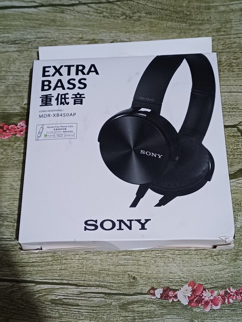 Sony black stereo headphones (Category: Headphones & Headsets) located in Las Pinas. Submitted by declutterseller (Listing ID 1350141393, Image 1). Description: They are wired headphones used for computers and mobile devices. Fixed price and non-negotiable! KINDLY READ THE DESCRIPTION! ANY PMS RELATED TO PRICE OR LOCATION WILL NOT BE ENTERTAINED! RFS: decluttering.