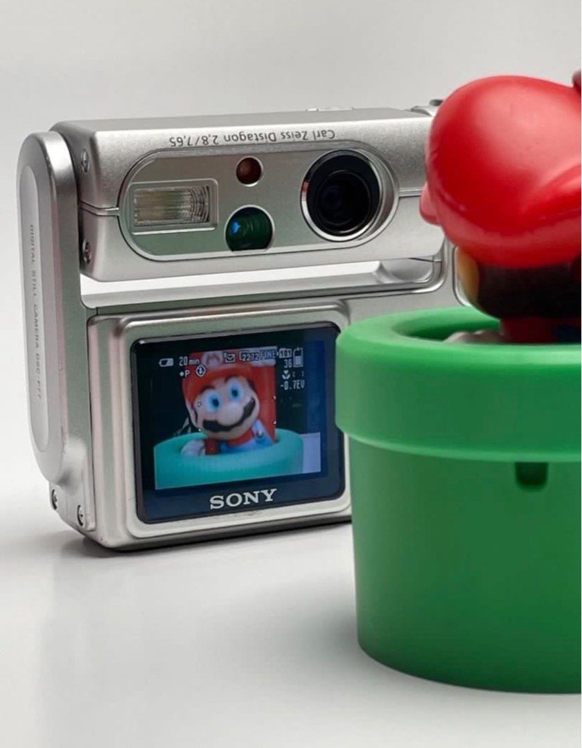 Sony DSC-F77 Cybershot Flip Screen Y2K Digicam CCD Digital Camera