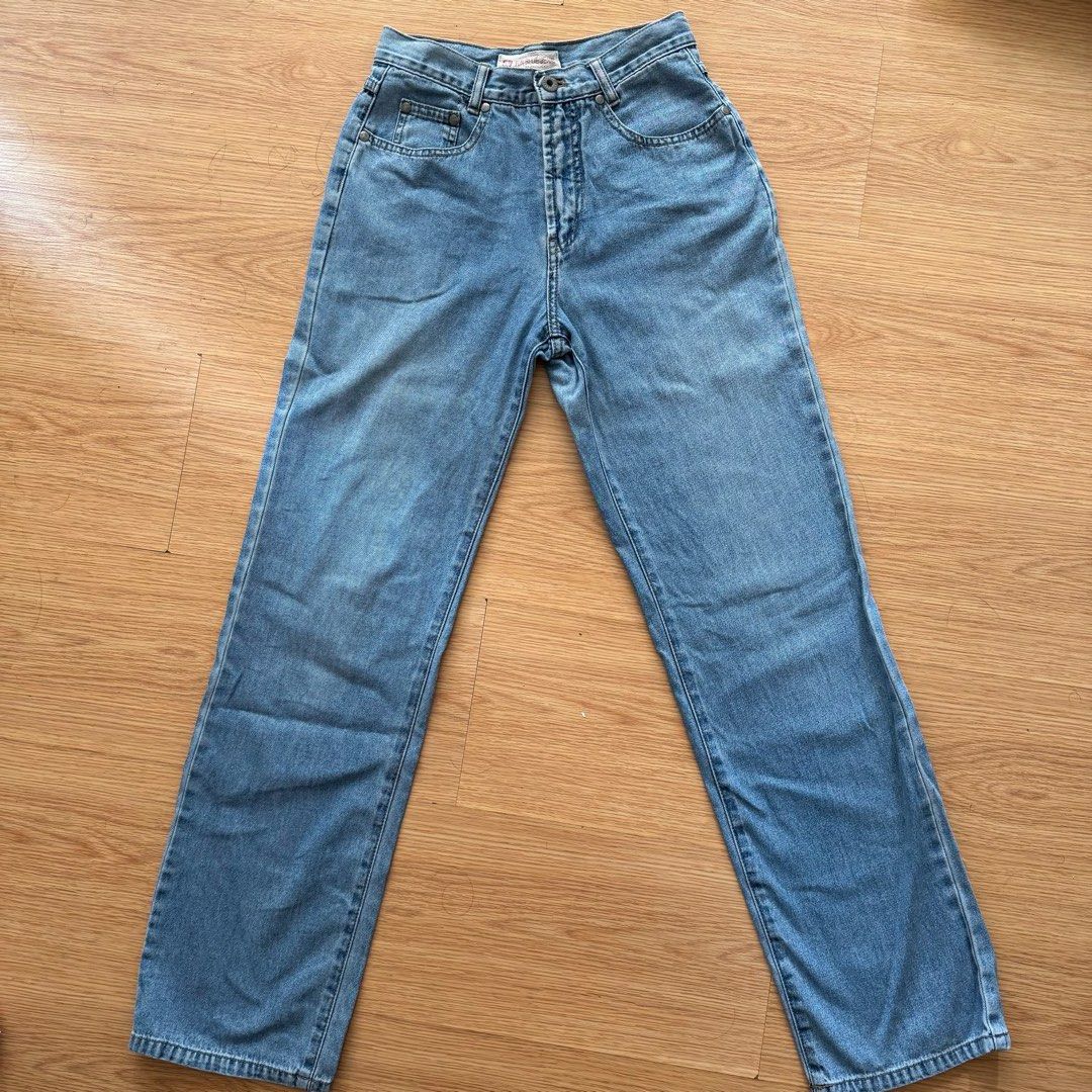 Striaght cut washed blue denim pants (Category: Jeans) located in Makati City. Submitted by allure_there (Listing ID 1350089654, Image 2). Description: Size 24/25 For reference i’m size 24 and 5’2 height Dm to purchase J&t courier Gcash mop.
