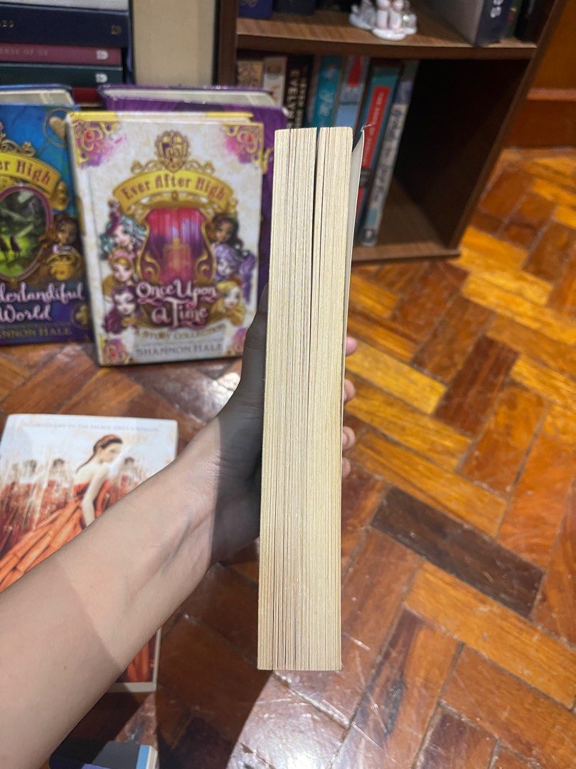 The Selection - Book 1 (Category: Storybooks) located in Bacoor. Submitted by da.clutter (Listing ID 1350084753, Image 3). Description: - yellowish pages but still in good condi! - bought in fullybooked .