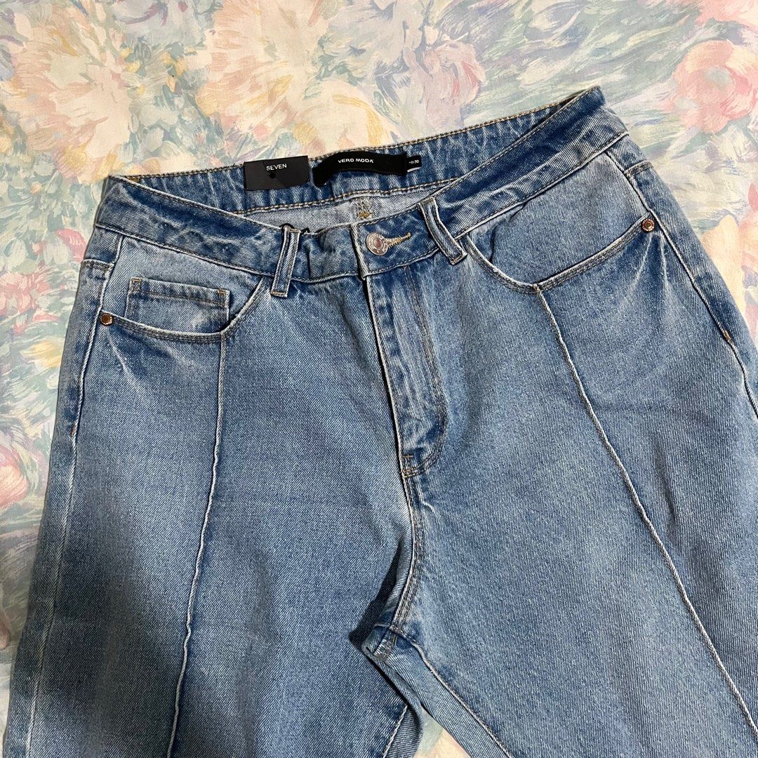 Vera moda blue denim mom jeans/pants (Category: Jeans) located in Santo Tomas. Submitted by dangspreloved (Listing ID 1350146597, Image 1). Description: Brand new with tag Orig pice 1,599 fits small to medium Waist 29-30.