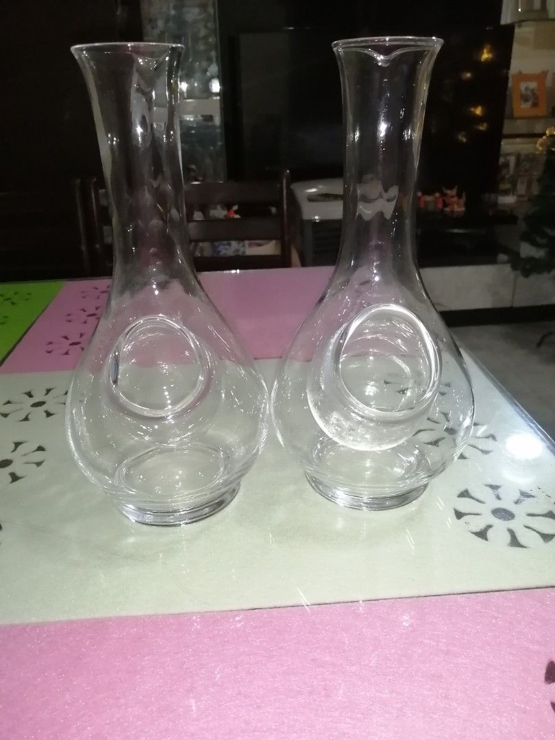 WINE COOLER GLASS (Category: Pitchers & Dispensers) located in Liloan. Submitted by aidolcapz88 (Listing ID 1350167102, Image 2). Description: I have 2 available 600 each.. Maganda to gamitin Para sa wine separate kasi lagayan nang ice..