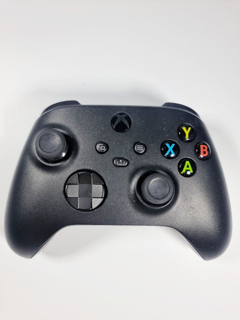 Xbox Series X Wirless Controller Carbon Black (Category: Other Gadgets) located in Santiago. Submitted by patrick1003 (Listing ID 1350110791, Image 1). Description: Note: In Online Shops this controller range from ₱3000 - ₱3750 only. Slighy used item and looks brand new. All the buttons are all good and can be used..