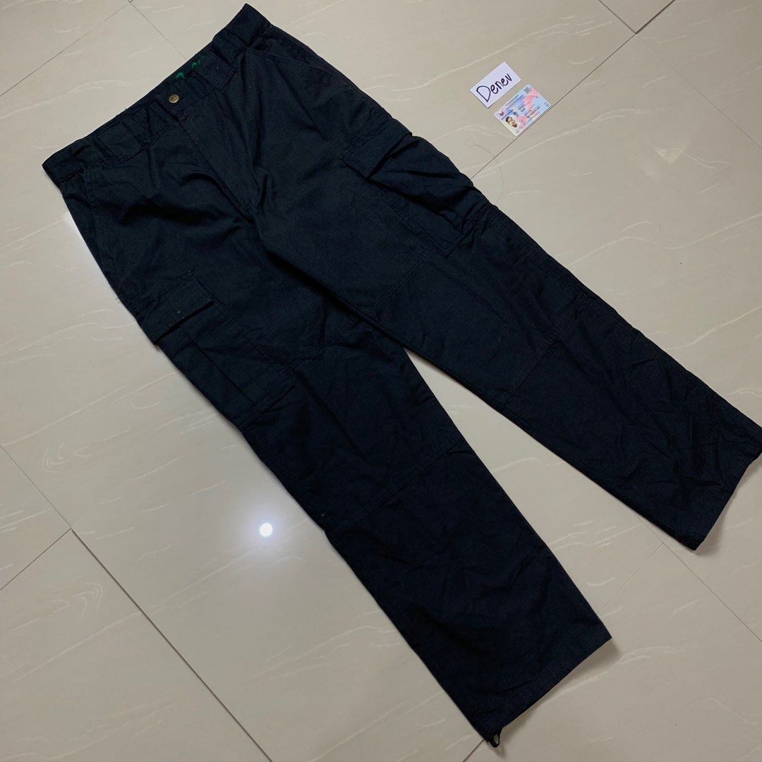 5.11 tactical cargo pants (Category: Jeans) located in Santo Tomas. Submitted by denev17 (Listing ID 1345260082, Image 2). Description: 5.11 tactical cargo pants Size 33-34 Length 42 Hem 9 Cut tags pero yung button 5.11 800 freeship.