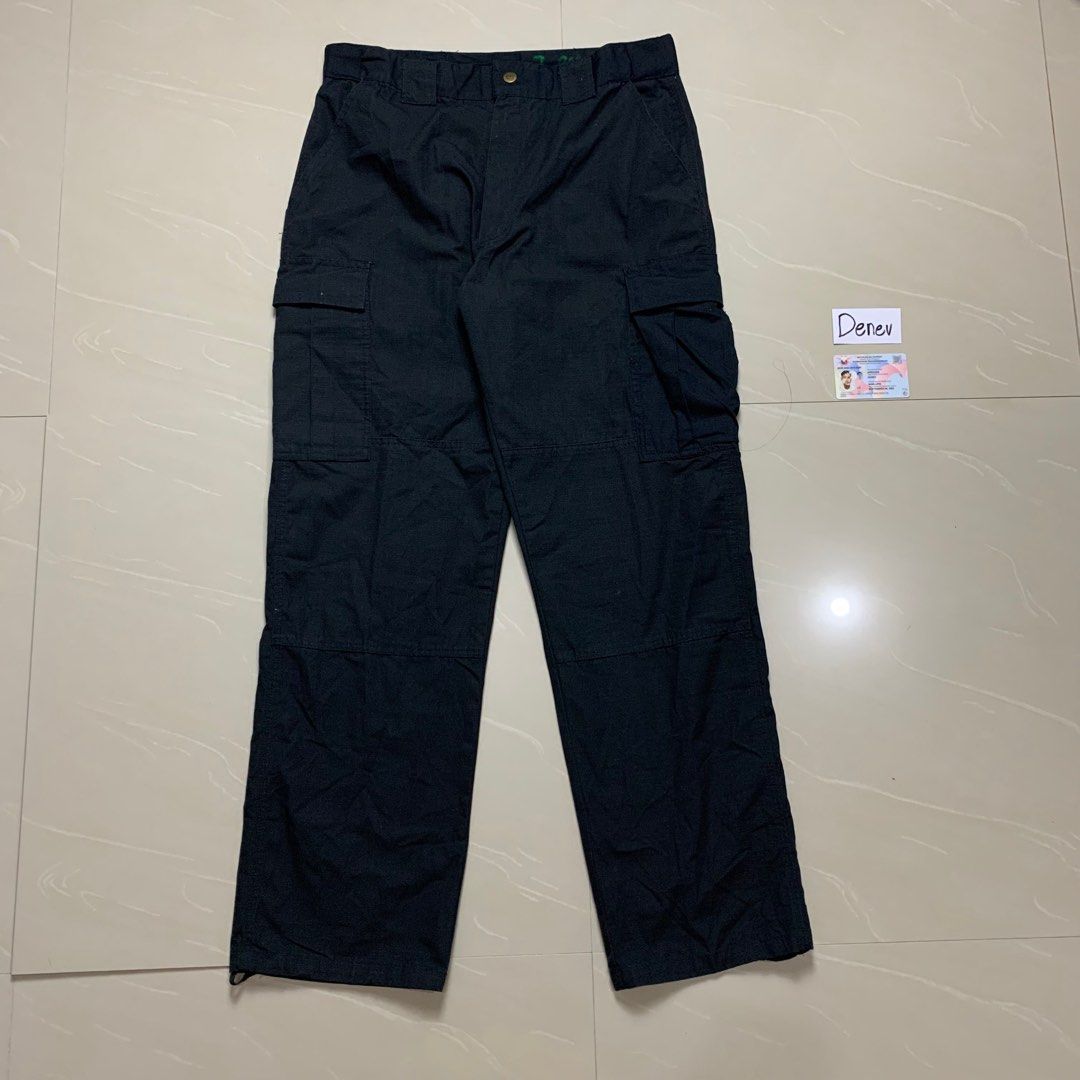 5.11 tactical cargo pants (Category: Jeans) located in Santo Tomas. Submitted by denev17 (Listing ID 1345260082, Image 1). Description: 5.11 tactical cargo pants Size 33-34 Length 42 Hem 9 Cut tags pero yung button 5.11 800 freeship.