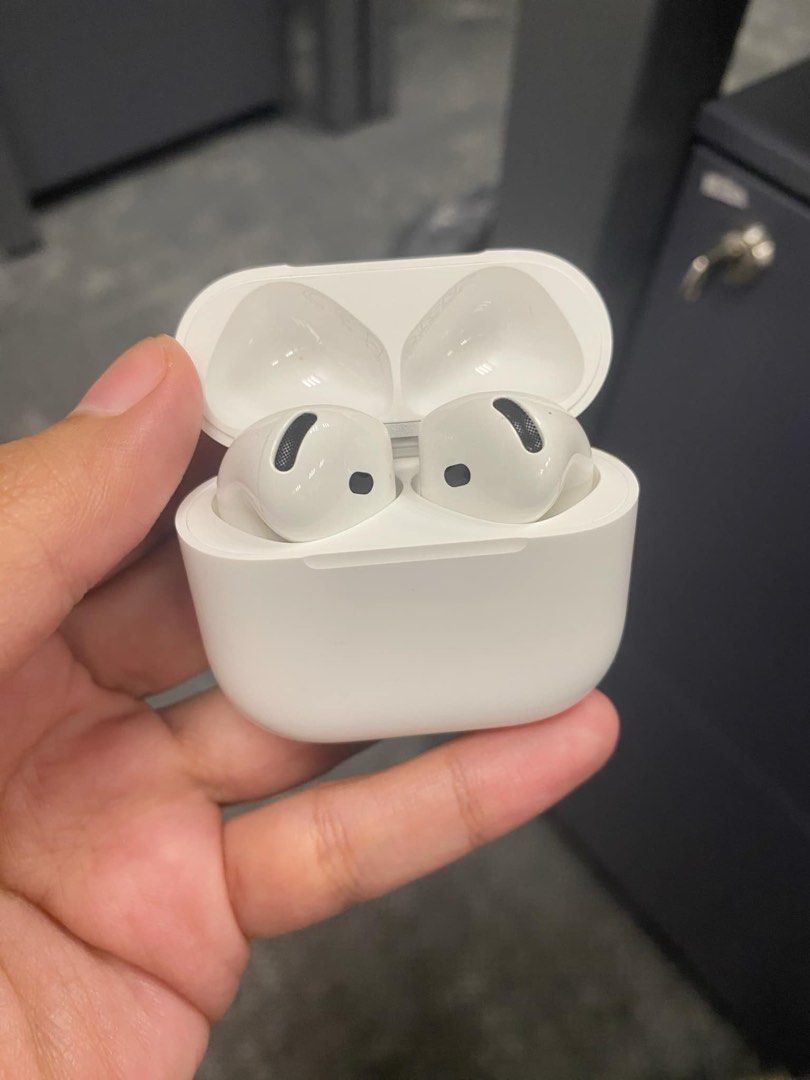 Airpods 4 with noise cancellation (Category: Headphones & Headsets) located in Taguig. Submitted by pluseightywo (Listing ID 1345289747, Image 1). Description: Kakabili lang last month. Di masyado nagagamit. RFS: need extra funds.