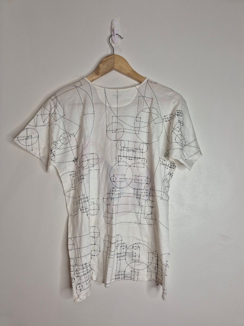 Auth Hermes T shirt (Category: Luxury Apparel) located in Quezon City. Submitted by zoekloeonlineshop (Listing ID 1345300467, Image 3). Description: Excellent Condition Made in France Size: 34 Best Fit Small to medium.