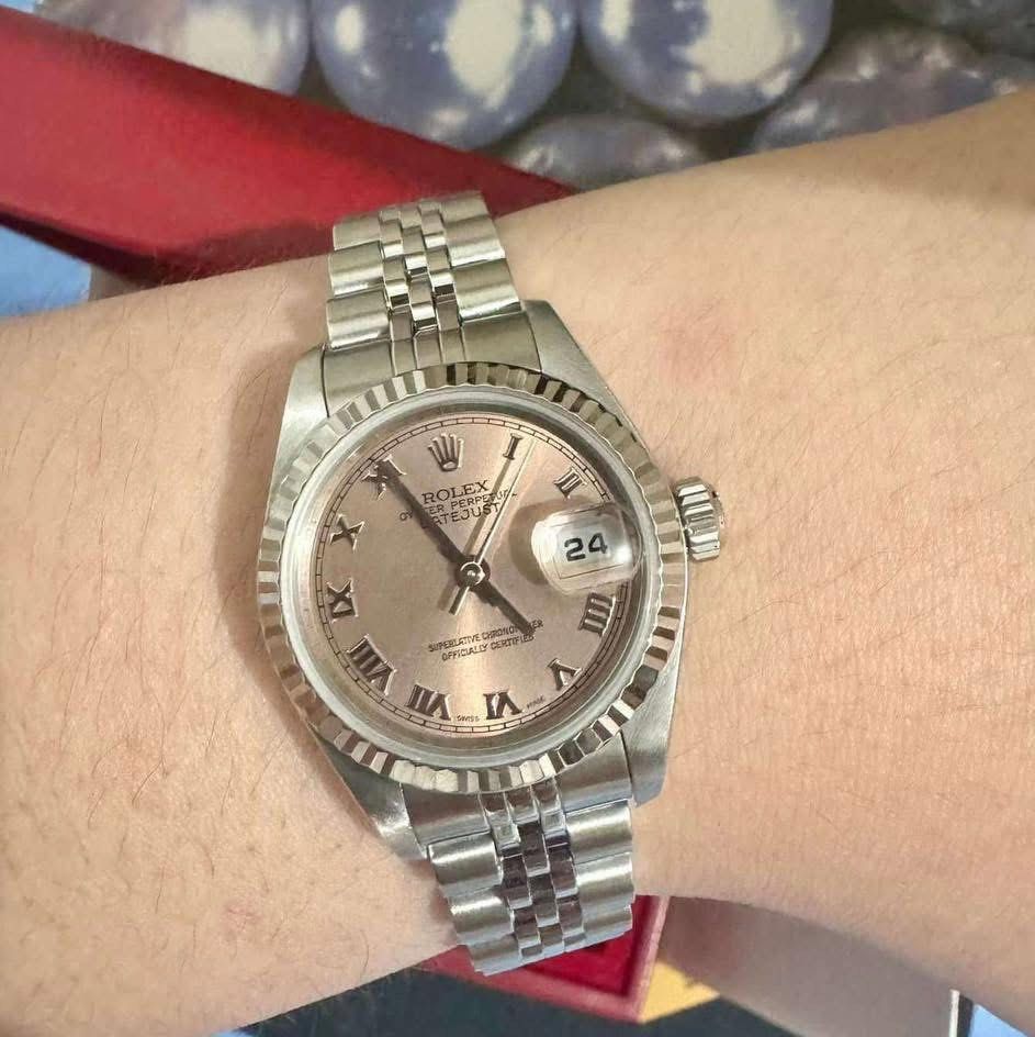 Authentic Rolex Date Just 26 Salmon Roman Dial (Category: Luxury Watches) located in Quezon City. Submitted by jhaediah (Listing ID 1345231678, Image 1). Description: DJ 26 Salmon Roman Dial 79174 2001 year model Complete inclusions.