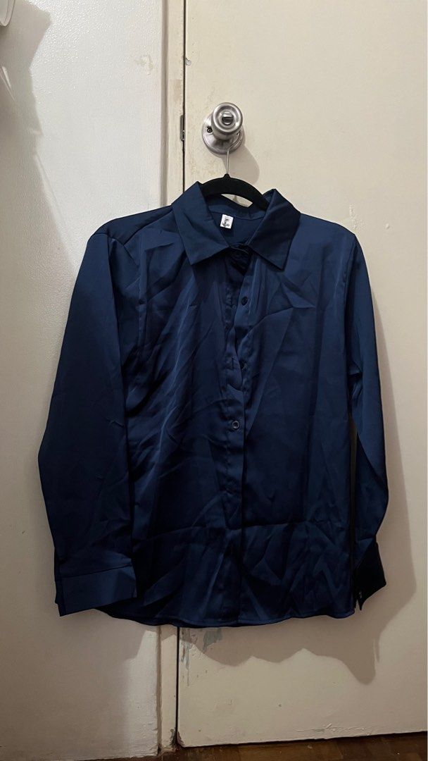 Blue Long sleeves (Category: Longsleeves) located in Quezon City. Submitted by declutterwithgel (Listing ID 1345221588, Image 3). Description: Og price: 300 :).