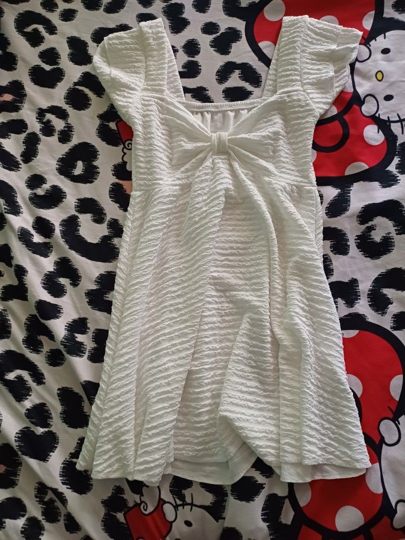 white ruffled sleeves doll dress (Category: Dresses) located in Manila. Submitted by strawberrizel (Listing ID 1345245245, Image 2). Description: bark crepe fabric, xs-m, super dolly like and would look really cute over jeans! (will keep if no one sees this lol).
